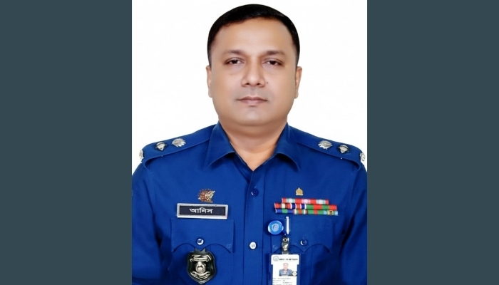 কুমিল্লায় মাদকের বিরুদ্ধে কঠোর অবস্থানে এসপি আনিসুজ্জামান